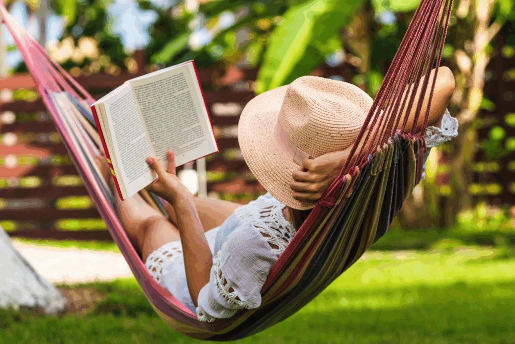 femme en vacances qui lit_Futé